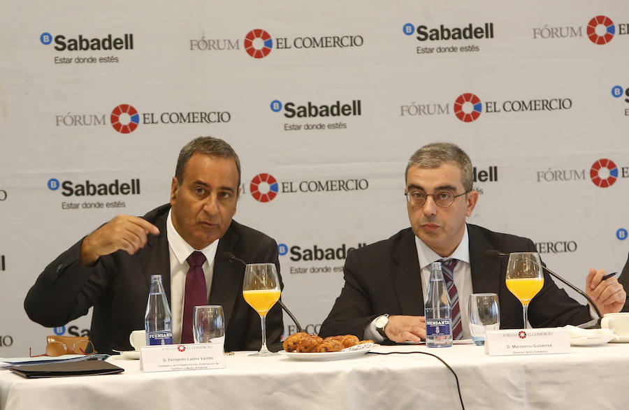 El consejero de Infraestructuras, Ordenación del Territorio y Medio Ambiente, Fernando Lastra, ha presentado el plan del área central de Asturias en el Fórum EL COMERCIO, que organiza este periódico en colaboración con SabadellHerrero. 