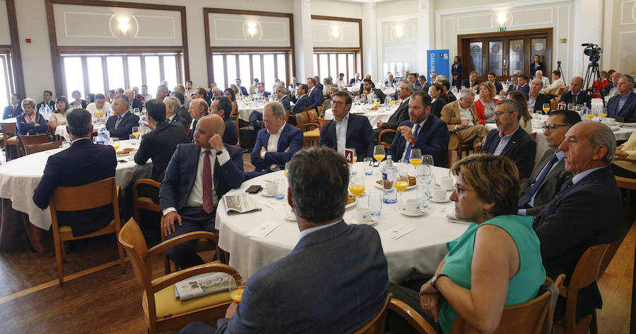 El consejero de Infraestructuras, Ordenación del Territorio y Medio Ambiente, Fernando Lastra, ha presentado el plan del área central de Asturias en el Fórum EL COMERCIO, que organiza este periódico en colaboración con SabadellHerrero. 