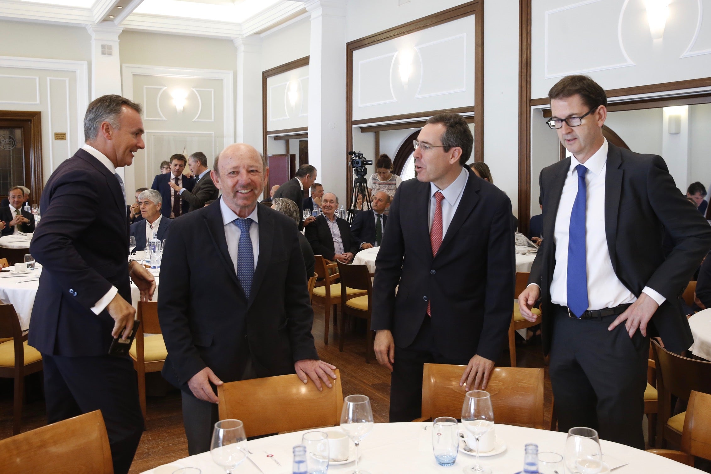 El consejero de Infraestructuras, Ordenación del Territorio y Medio Ambiente, Fernando Lastra, ha presentado el plan del área central de Asturias en el Fórum EL COMERCIO, que organiza este periódico en colaboración con SabadellHerrero. 