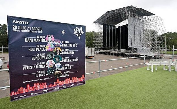 El escenario coge forma en el parque Hermanos Castro.