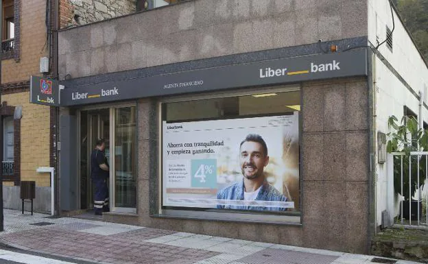 Sucursal bancaria asaltada en Olloniego el pasado noviembre.