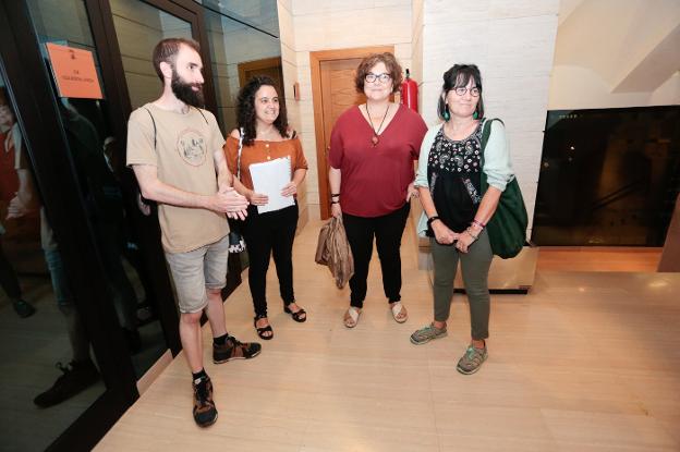 Representantes del Conseyu de la Mocedá, la Coordinadora de ONGD Asturias y Acción en Red. 