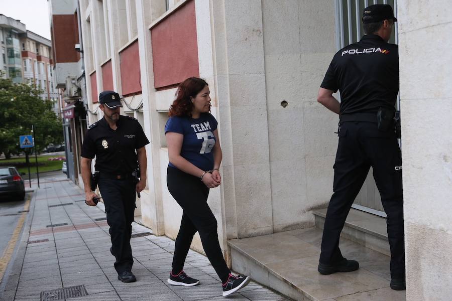 Ana María García Hevia, la joven de Lugones detenida por el asesinato de su pareja, Miguel Ángel Suárez 'Míchel', ha pasado a disposición judicial en los juzgados de Siero.
