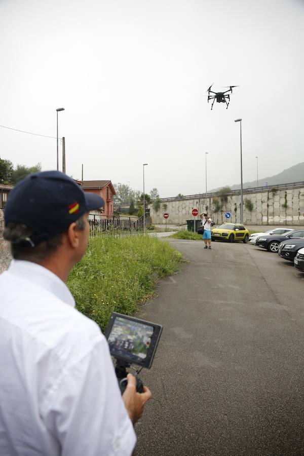 El dron puede lograr una altitud de 120 metros y tiene una autonomía de vuelo de media hora por cada batería