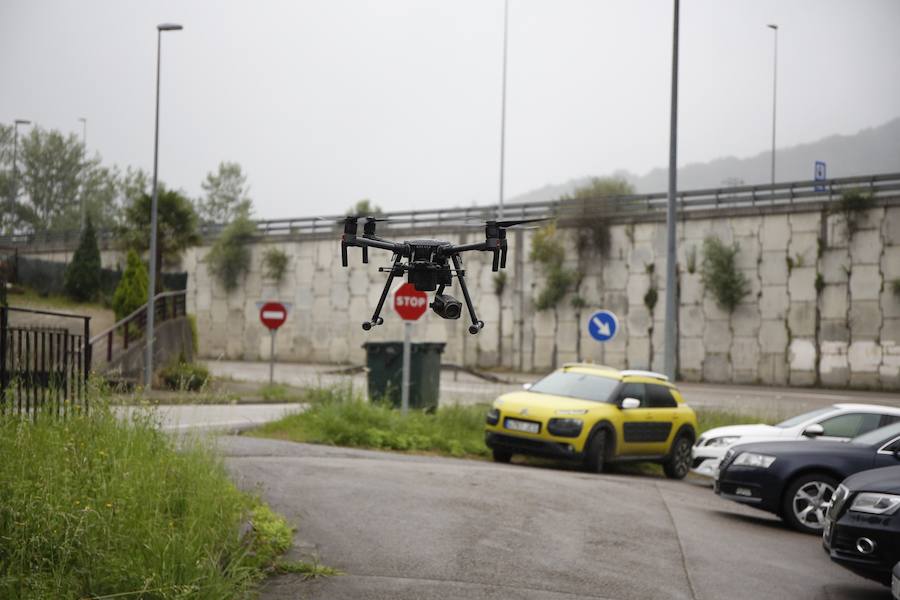 El dron puede lograr una altitud de 120 metros y tiene una autonomía de vuelo de media hora por cada batería