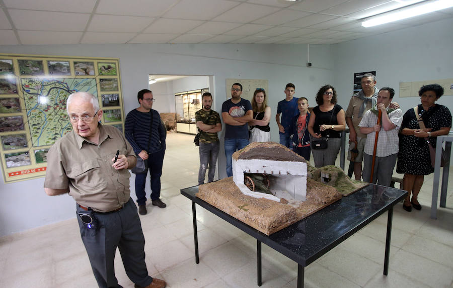 La muestra incluye más de 200 piezas originales, paneles, fotografías, maquetas, dioramas y pantallas táctiles con abundante información y fotografías de las piezas expuestas.