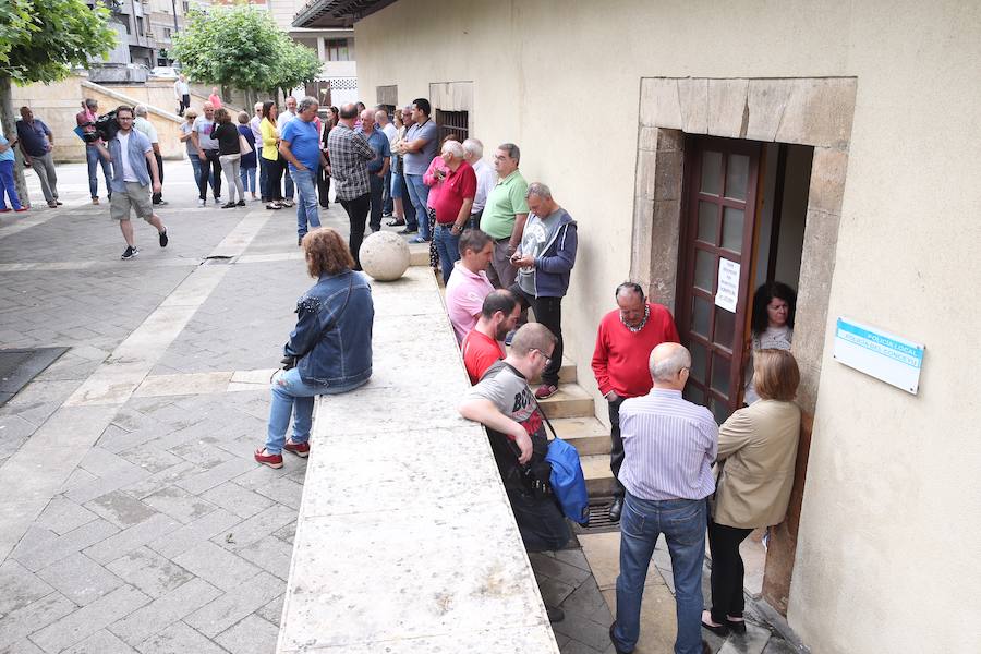 Fotos: Así ameneció Cangas del Narcea tras la explosión pirotécnica