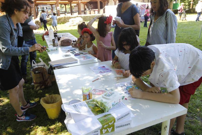 Hubo talleres para los más pequeños como la actuación de los Payasos del Hospital, o un pintacaras, además de música en directo