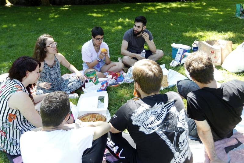 Hubo talleres para los más pequeños como la actuación de los Payasos del Hospital, o un pintacaras, además de música en directo