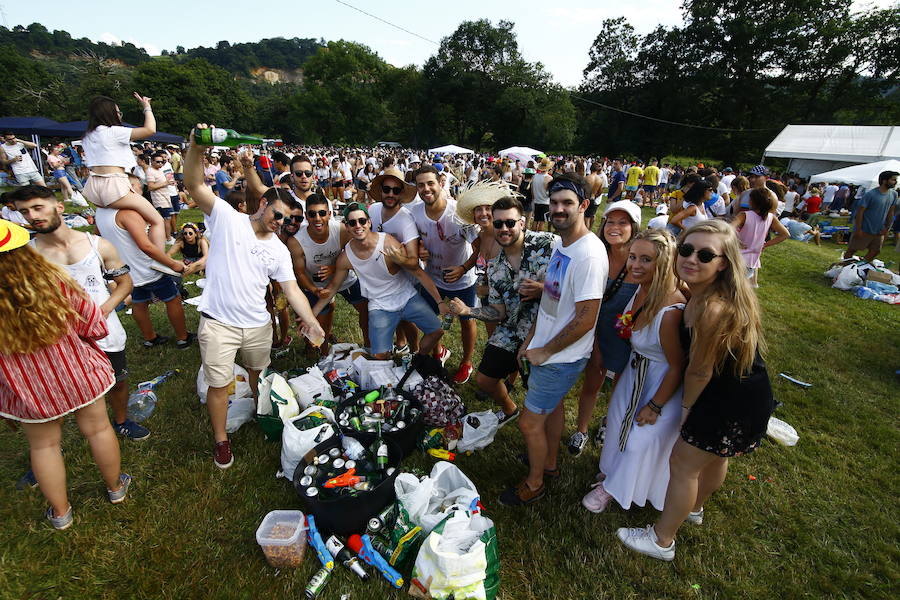 Los romeros disfrutan en Pola de Siero de una veraniega jornada de fiesta