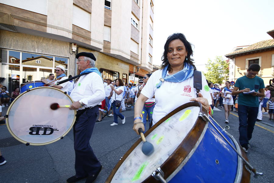 Los romeros disfrutan en Pola de Siero de una veraniega jornada de fiesta