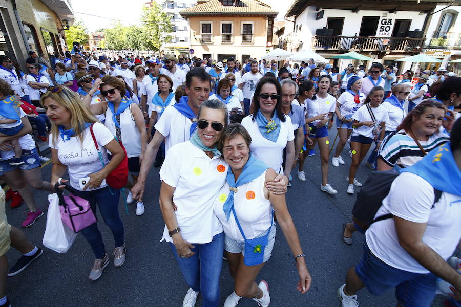 Los romeros disfrutan en Pola de Siero de una veraniega jornada de fiesta