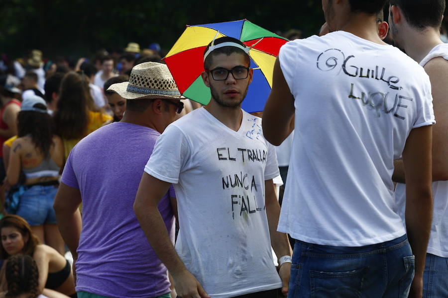 Las camisetas de la fiesta dejaron divertidas frases.