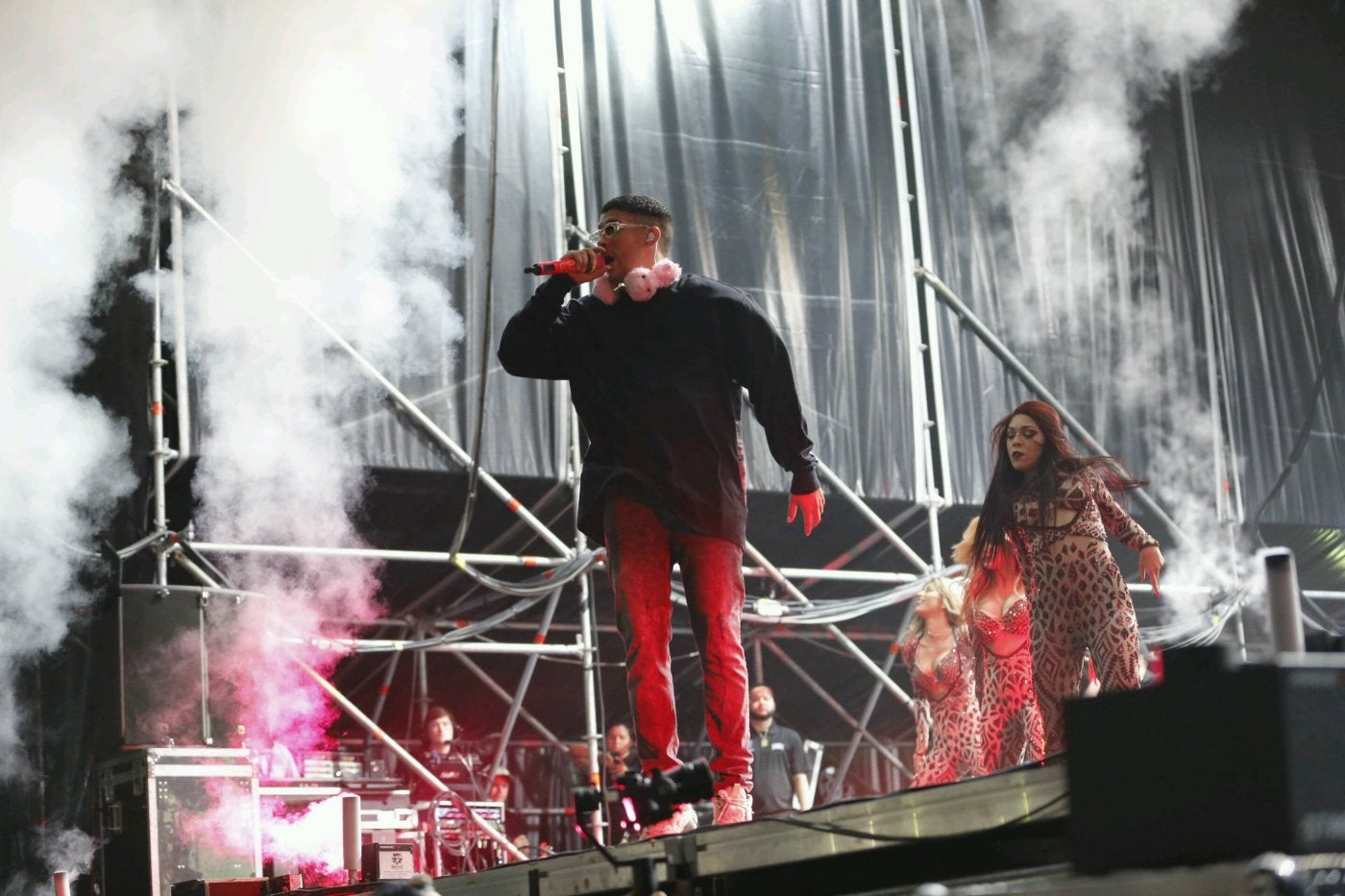 Imagen. Bad Bunny, durante su concierto en el Gijón Life. 