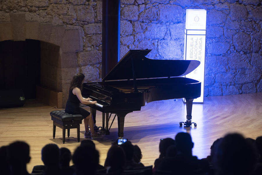 Alumnos de los cursos de verano de la Fundación Princesa, en el Auditorio Príncipe Felipe de Oviedo