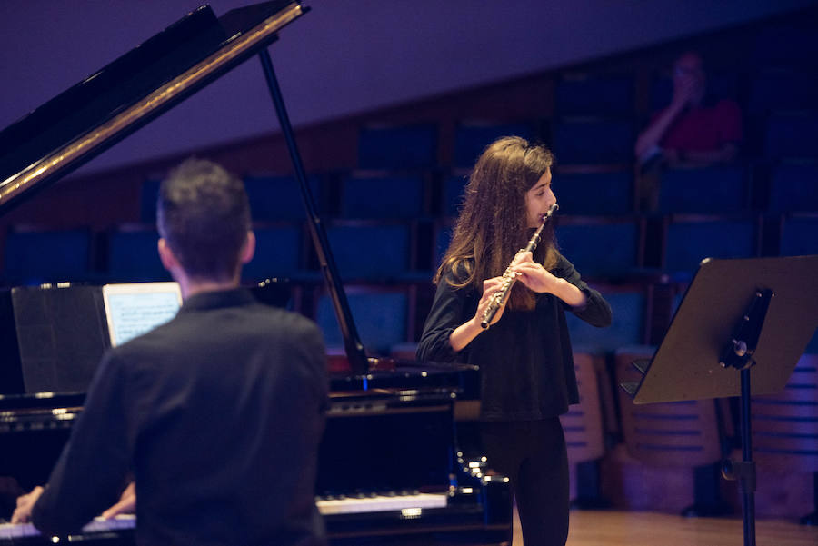 Alumnos de los cursos de verano de la Fundación Princesa, en el Auditorio Príncipe Felipe de Oviedo