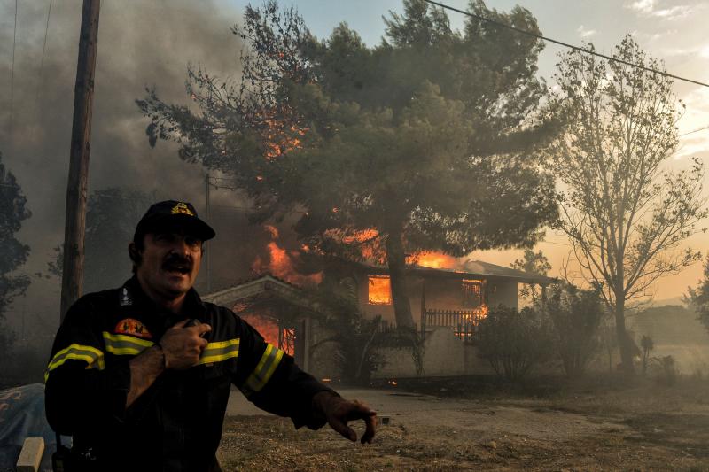 Hay al menos medio centenar de muertos por los fuegos de las últimas horas