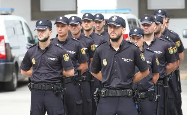 67 policías nacionales en prácticas reforzarán la campaña de verano en  Asturias | El Comercio: Diario de Asturias