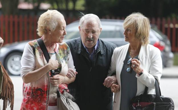 José Ángel Fernández Villa, entrando en los juzgados. 