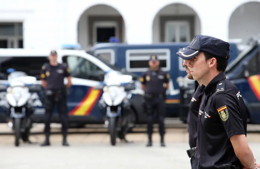 Un total de 67 policías nacionales en prácticas (siete Inspectores y sesenta policías) reforzarán este verano al Cuerpo en Asturias. Irán destinados a Oviedo, Gijón, Avilés y Langreo.