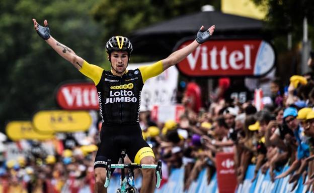 Primoz Roglic celebra su victoria. 