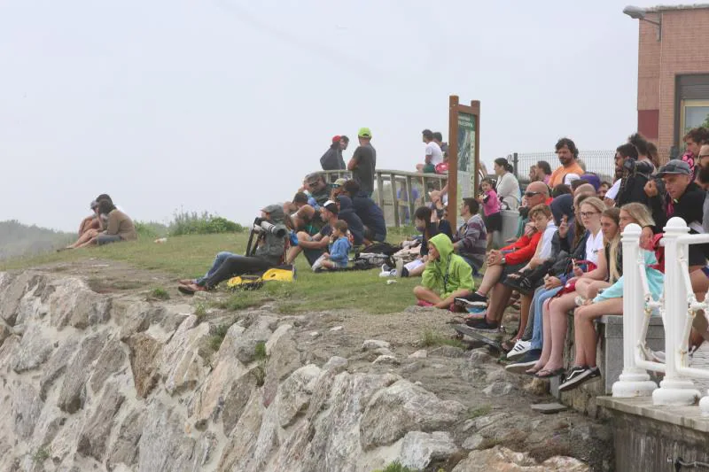 La localidad se llena estos días de surfistas para disfrutar de cuatro días de deporte y una importante oferta de ocio con mercadillo, gastronetas y conciertos