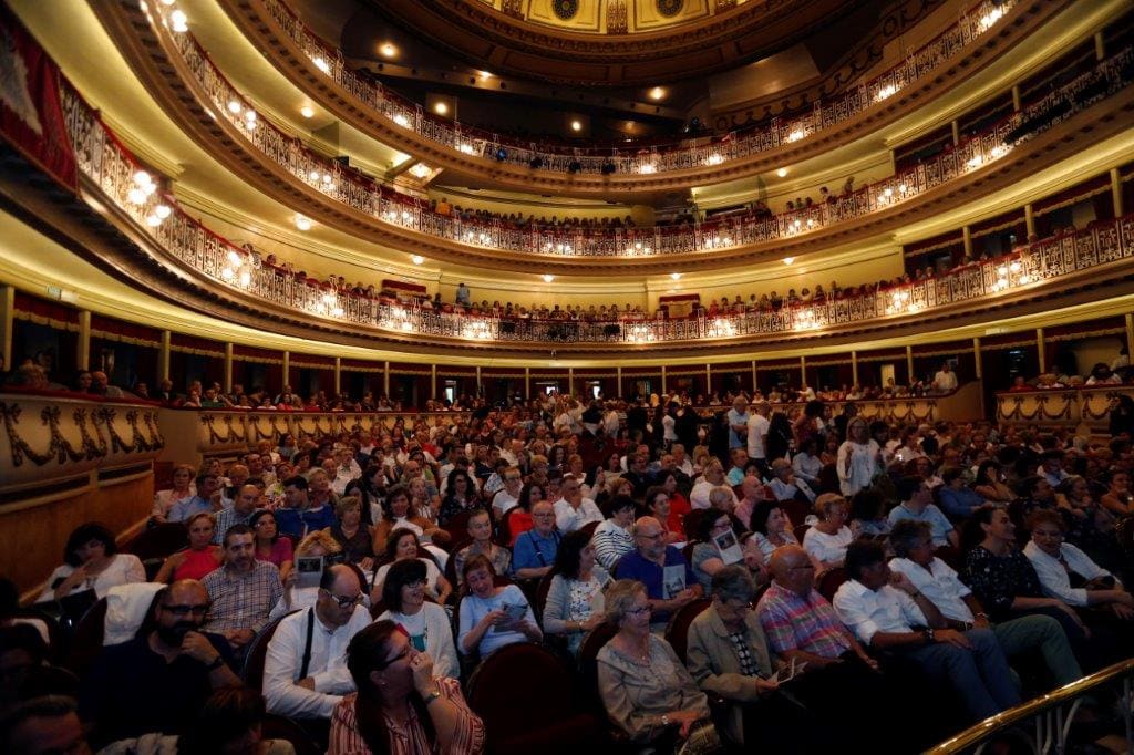 La actriz se subió al escenario junto a Jorge Sanz para interpretar El Funeral