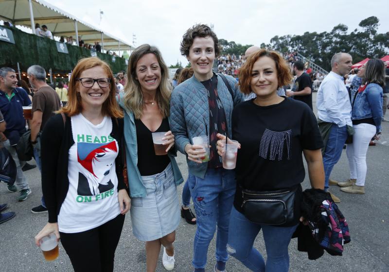 El sexteto se mete al público en el bolsillo en su único concierto en Asturias, que pertenece a su gira Mismo sitio, distinto lugar