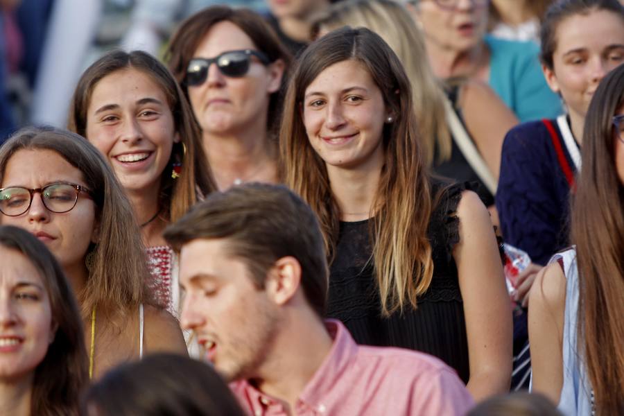 Los dieciséis exconcursantes se llevan un sonoro triunfo con su única actuación en Asturias, que congregó a más de 10.000 personas