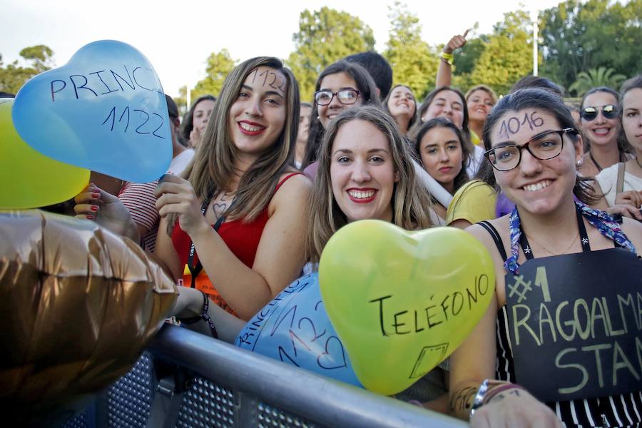 Los dieciséis exconcursantes se llevan un sonoro triunfo con su única actuación en Asturias, que congregó a más de 10.000 personas