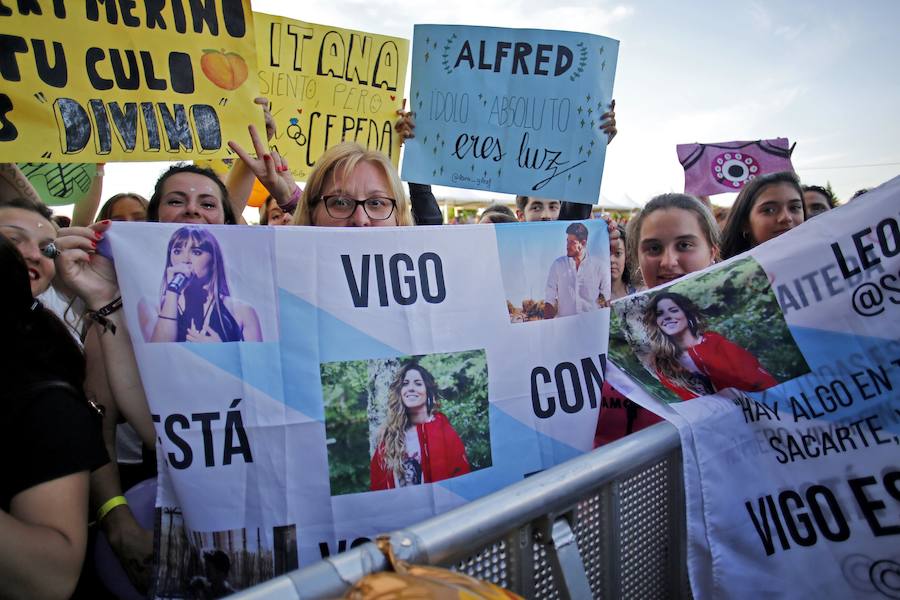 Los dieciséis exconcursantes se llevan un sonoro triunfo con su única actuación en Asturias, que congregó a más de 10.000 personas