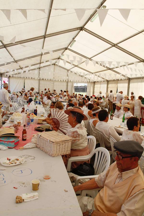 Más de 650 personas participaron en la popular comida de las fiestas de San Pelayo