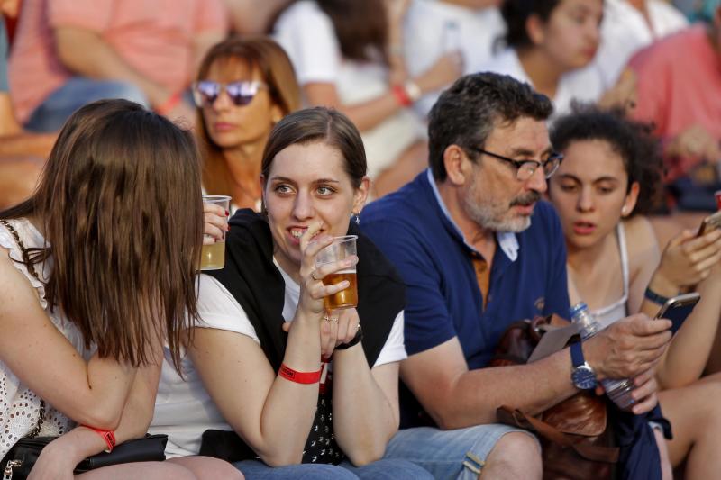 Los dieciséis exconcursantes se llevan un sonoro triunfo con su única actuación en Asturias, que congregó a más de 10.000 personas