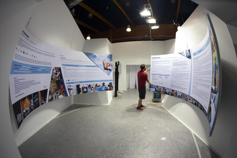 Presentación de expositores y últimos retoques. La jornada previa a la inauguración de la 62 Feria Internacional de Muestras de Gijón es frenética en el recinto ferial Luis Adaro. No obstante, varias entidades han hecho un alto para presentar sus expositores. Es el caso de los ayuntamientos de Gijón y Oviedo, Liberbank o EdP. 