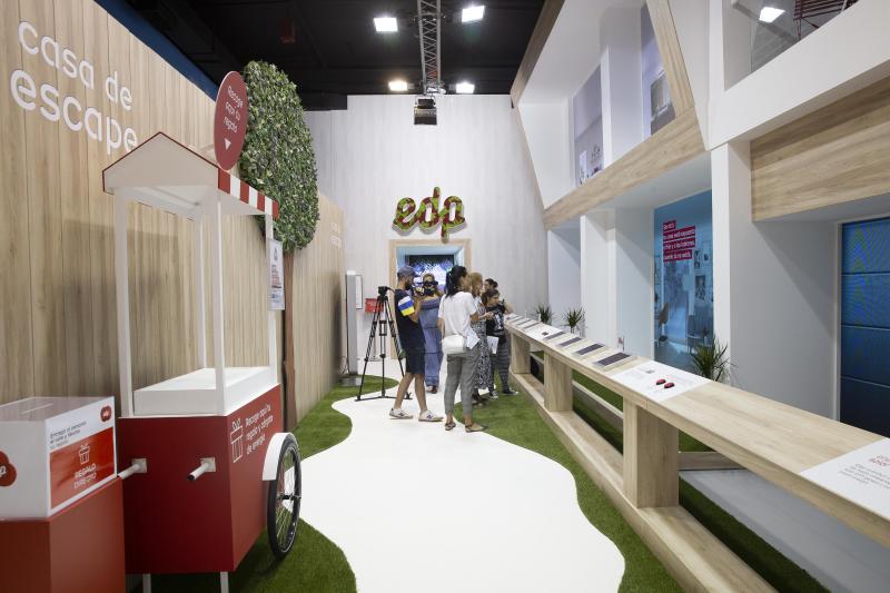 Presentación de expositores y últimos retoques. La jornada previa a la inauguración de la 62 Feria Internacional de Muestras de Gijón es frenética en el recinto ferial Luis Adaro. No obstante, varias entidades han hecho un alto para presentar sus expositores. Es el caso de los ayuntamientos de Gijón y Oviedo, Liberbank o EdP. 