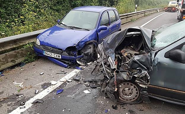 Tres heridos en un accidente de tráfico en Castropol