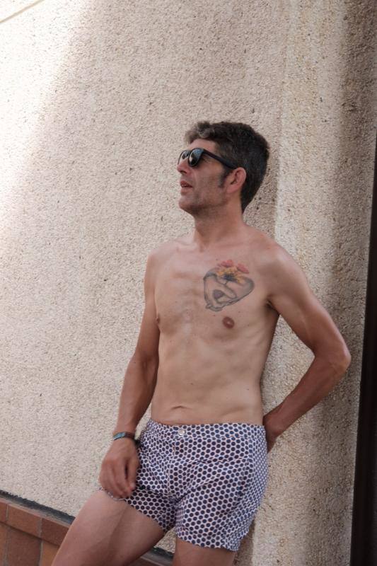 El festival gijonés combate la ola de calor con una 'pool party' en el camping de Deva amenizada por varios dj's.