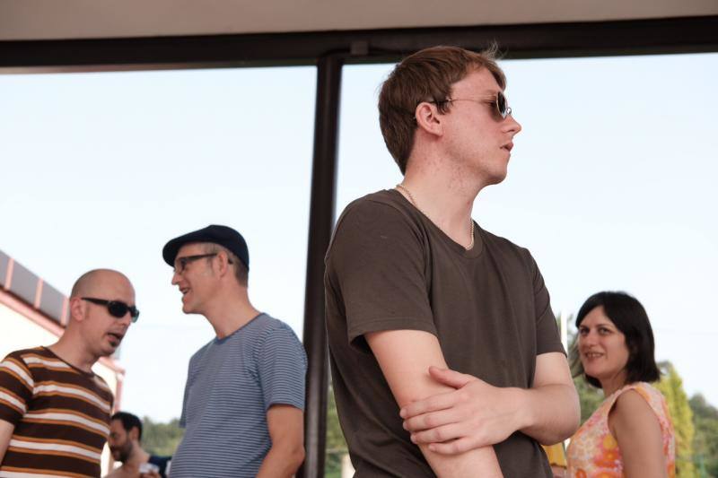 El festival gijonés combate la ola de calor con una 'pool party' en el camping de Deva amenizada por varios dj's.