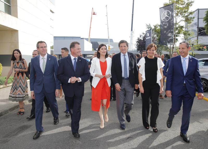 La ministra de Sanidad y Consumo, Carmen Montón, ha inaugurado la 62 Feria de Muestras de Asturias, que se celebra en el recinto Luis Adaro de Gijón. A su llegada se ha encontrado con la protesta de varios afectados de las clínicas iDental. 