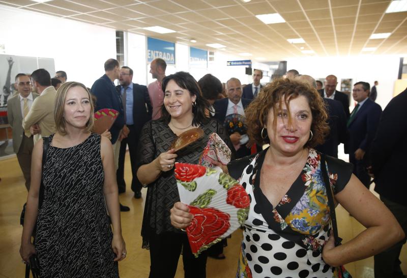 La ministra de Sanidad y Consumo, Carmen Montón, ha inaugurado la 62 Feria de Muestras de Asturias, que se celebra en el recinto Luis Adaro de Gijón. A su llegada se ha encontrado con la protesta de varios afectados de las clínicas iDental. 