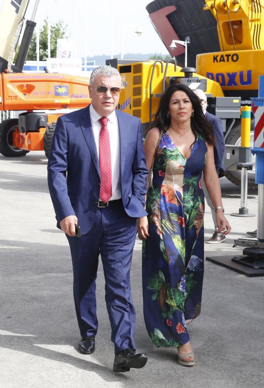 La ministra de Sanidad y Consumo, Carmen Montón, ha inaugurado la 62 Feria de Muestras de Asturias, que se celebra en el recinto Luis Adaro de Gijón. A su llegada se ha encontrado con la protesta de varios afectados de las clínicas iDental. 