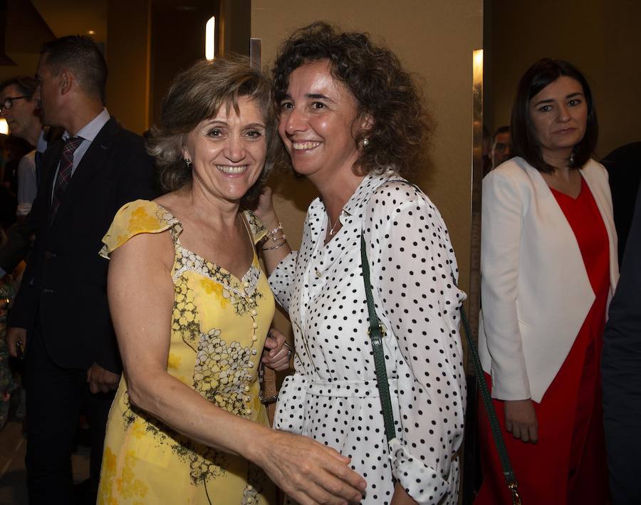 La ministra de Sanidad y Consumo, Carmen Montón, ha inaugurado la 62 Feria de Muestras de Asturias, que se celebra en el recinto Luis Adaro de Gijón. A su llegada se ha encontrado con la protesta de varios afectados de las clínicas iDental. 