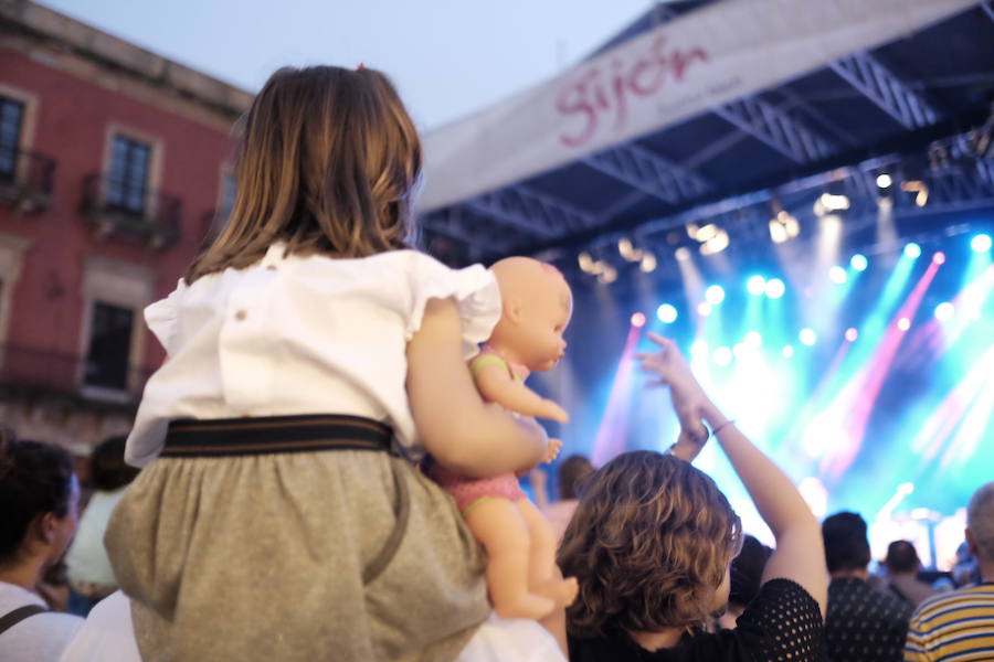 El grupo ofreció un concierto participativo con el que disfrutó toda la familia.