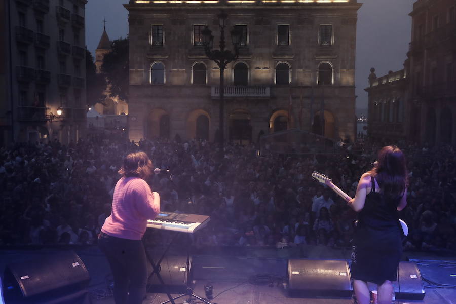 El grupo ofreció un concierto participativo con el que disfrutó toda la familia.