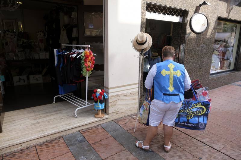 Ambas localidades tiñen sus calles de color para animar a vecinos y turistas a celebrar la gran fiesta de los concejos ribereños.