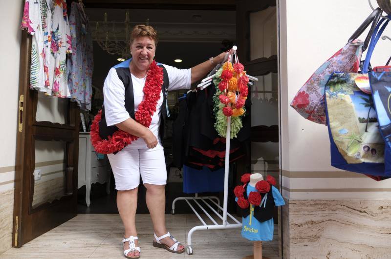 Ambas localidades tiñen sus calles de color para animar a vecinos y turistas a celebrar la gran fiesta de los concejos ribereños.