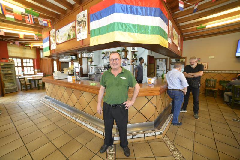 Ambas localidades tiñen sus calles de color para animar a vecinos y turistas a celebrar la gran fiesta de los concejos ribereños.