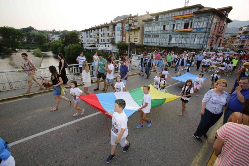 Ambas localidades tiñen sus calles de color para animar a vecinos y turistas a celebrar la gran fiesta de los concejos ribereños.