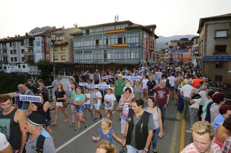 Ambas localidades tiñen sus calles de color para animar a vecinos y turistas a celebrar la gran fiesta de los concejos ribereños.