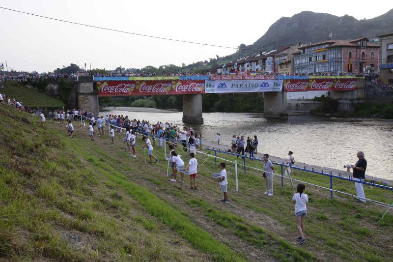 Ambas localidades tiñen sus calles de color para animar a vecinos y turistas a celebrar la gran fiesta de los concejos ribereños.